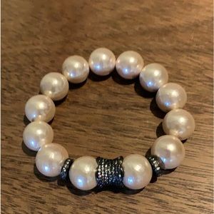 Milky rose cultured Tahitian pearls on an elastic bracket-3 sparkly spacers